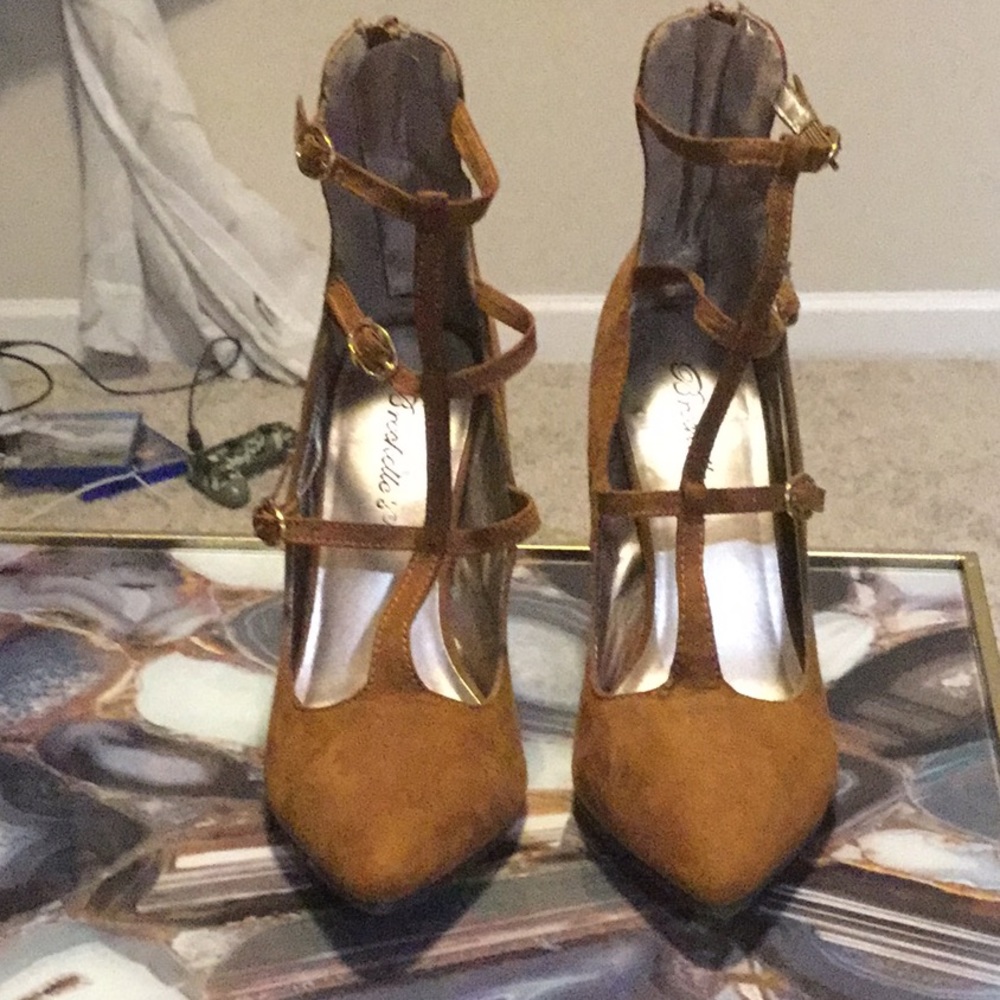 Sz 6 heels